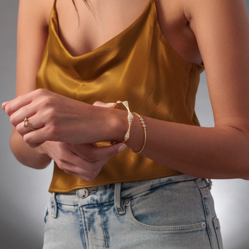 Elegant Gold and Diamond Bracelet